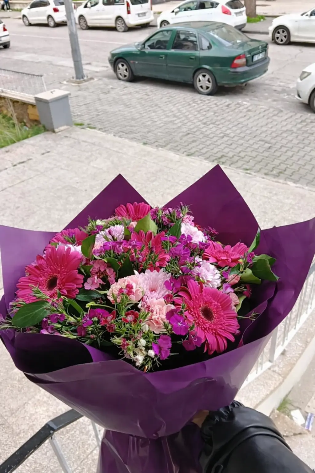 Premium Mor Ambalajlı Gerbera Aranjmanı | Gaziantep Çiçek Gönder